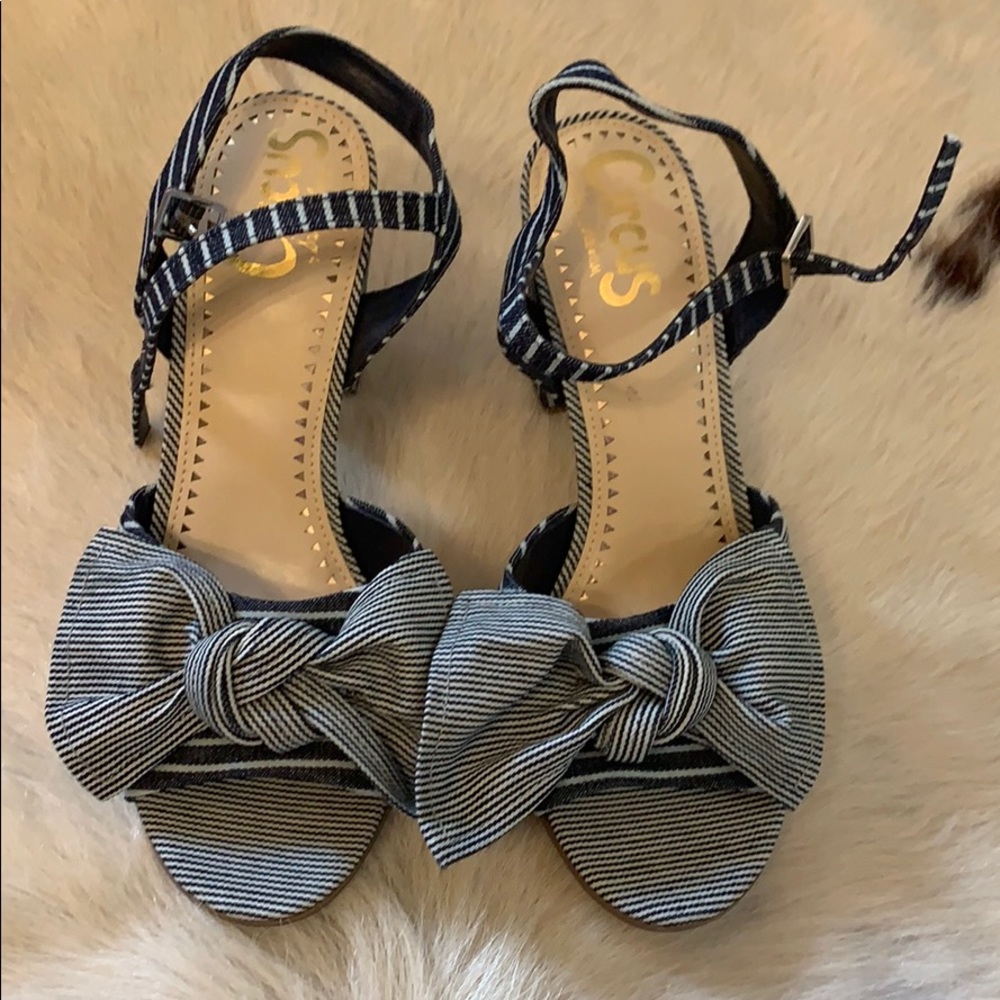 Block heel denim heels with bow